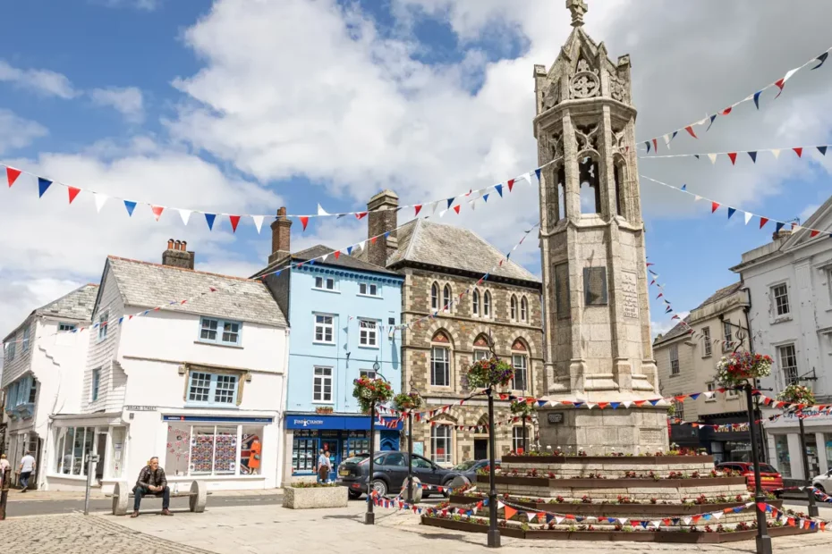 photo of monument in town square